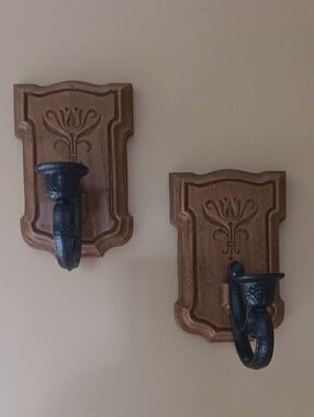 Pair (2) 1981 Homeco Wall Sconces. 7"H X 4 1/2"W X 5 1/2"D